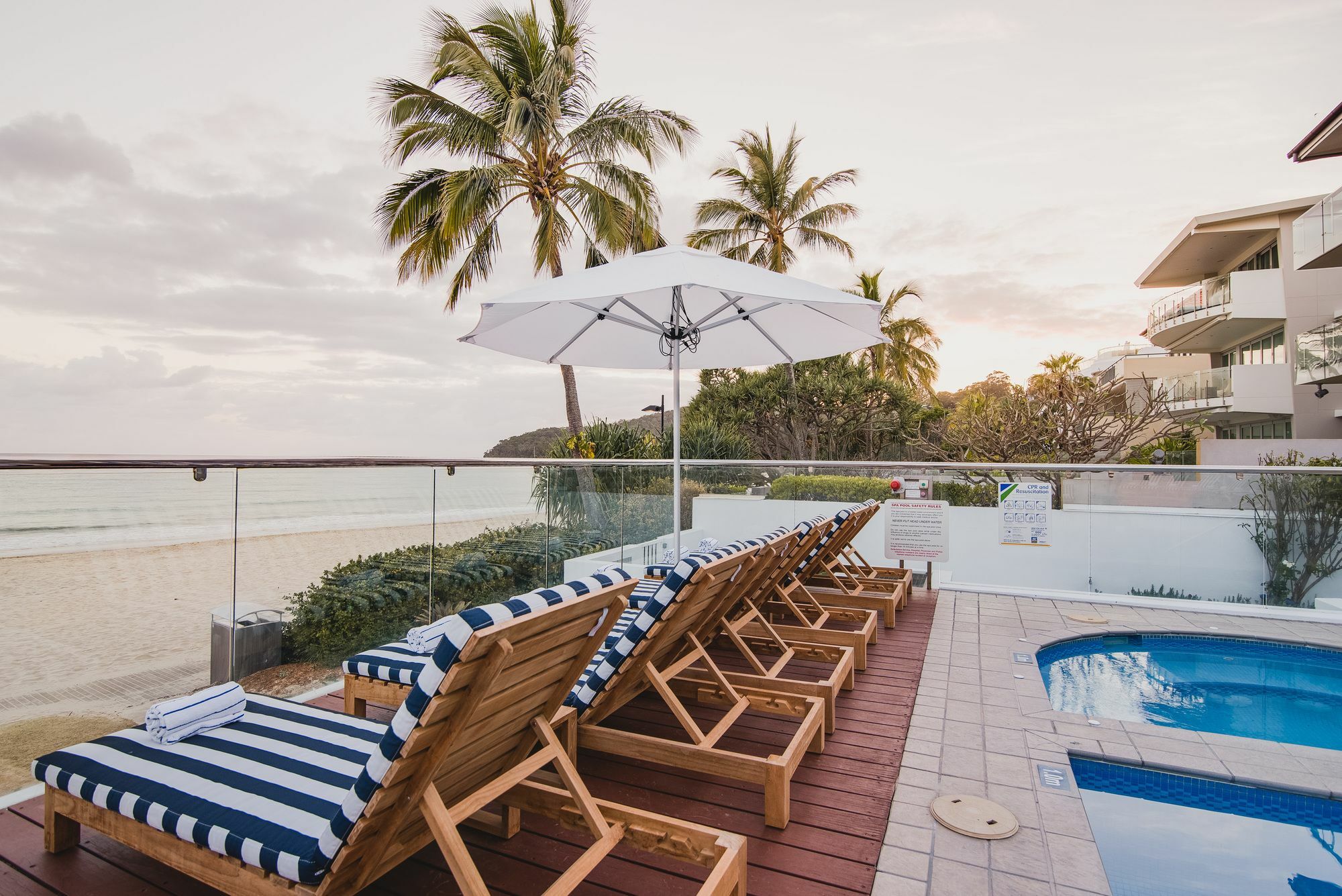 Tingirana Noosa Aparthotel Exterior photo